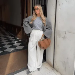 Chic Oversized Jacket with Casual Streetwear Vibe V-Neck Wool Like Blend Short Jacket