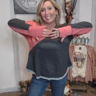 Jessy Color Block Reverse Stich Thumb Hole Top