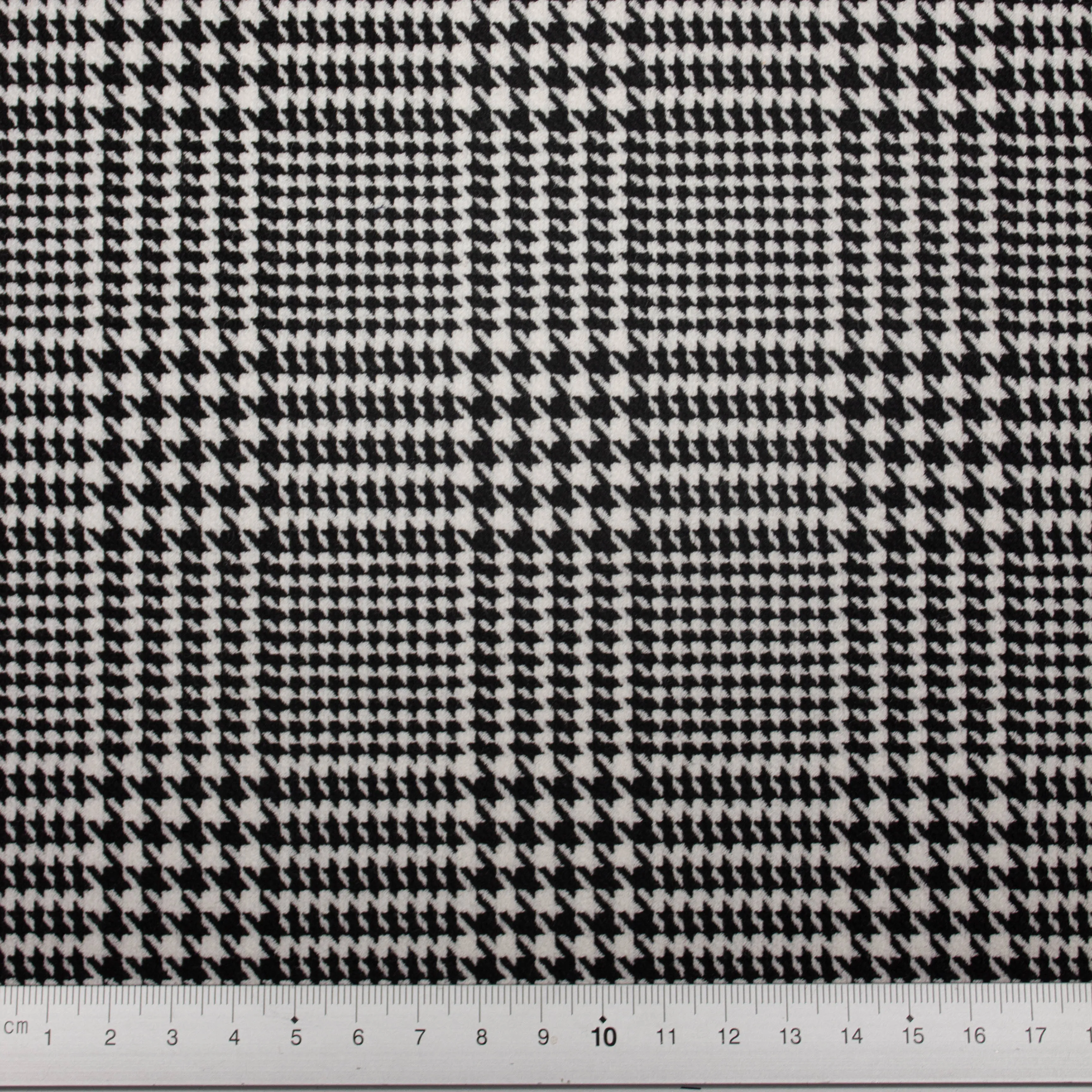 Louie Black & White Polyester prince de galle SHOWROOM SAMPLE 34CM X 60CM