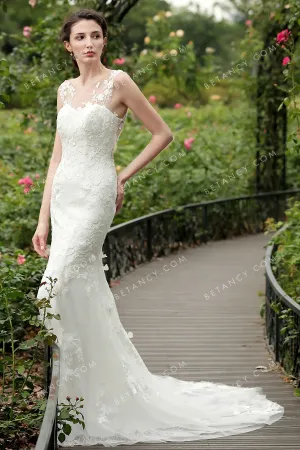 Romantic and Feminine Lace Mermaid Wedding Dress