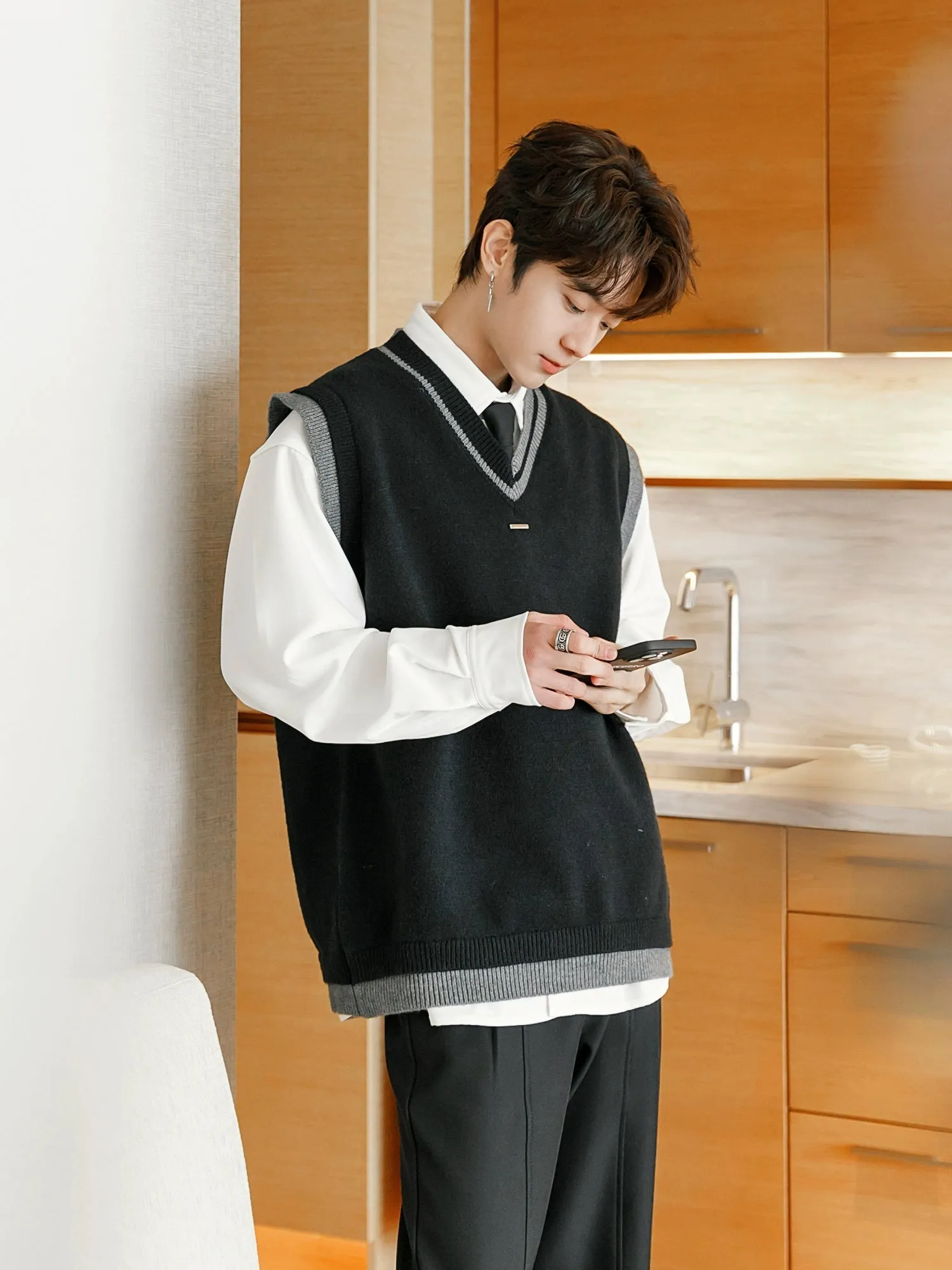 Stylish V-neck Knit Vest